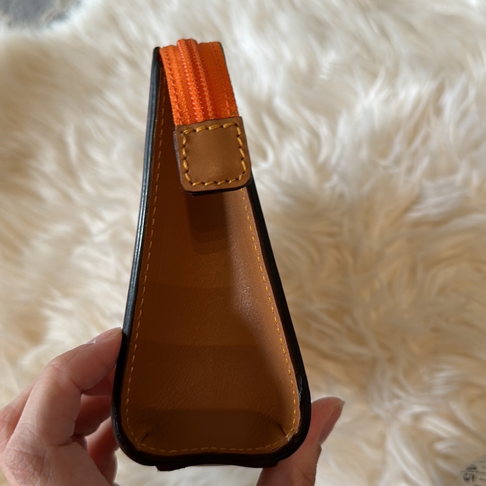 π IIIbeca Tribeca by Joy Gryson Tan Brown leather Toiletry zipper pouch - Picture 6 of 7
